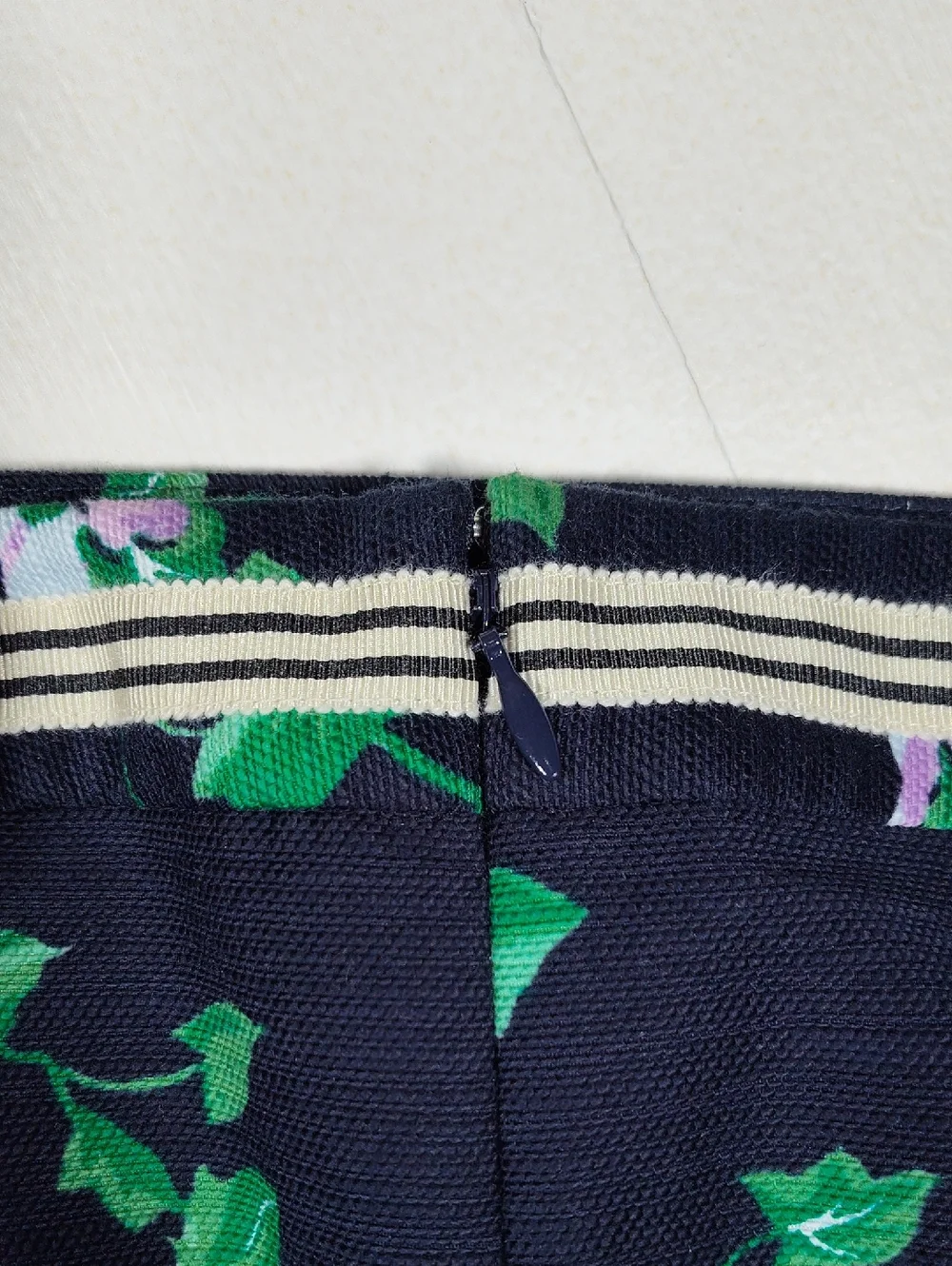 Talbots Oprah navy blue‎ purple floral pencil skirt 10
